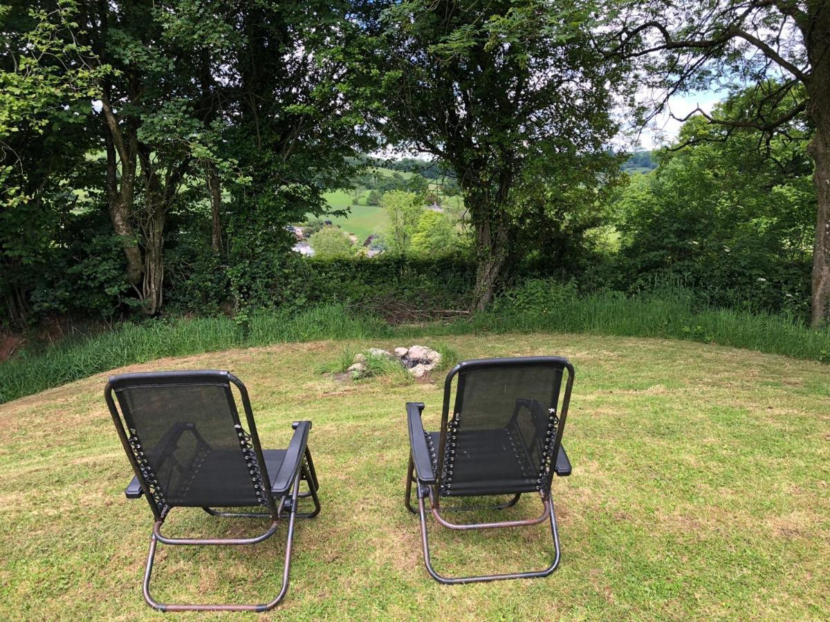 The Shepherds Hut At The Shippen, Tiphayes Honiton Exterior foto